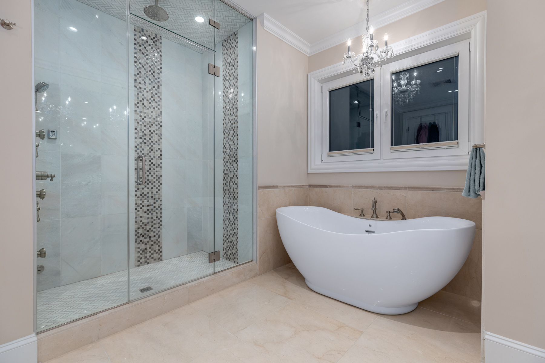 GRAND EUROPEAN CLASSIC LUXURY PROPERTY IN THE BEST BLOCK OF BRITISH PROPERTIES - 1367 Chartwell Dr, West Vancouver